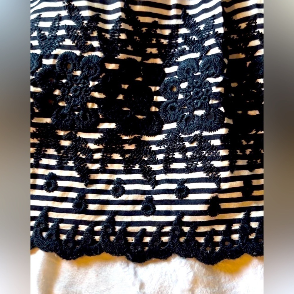 🖤KATE SPADE skirt w/pockets & beautiful embroidery,navy blue size2-see v…